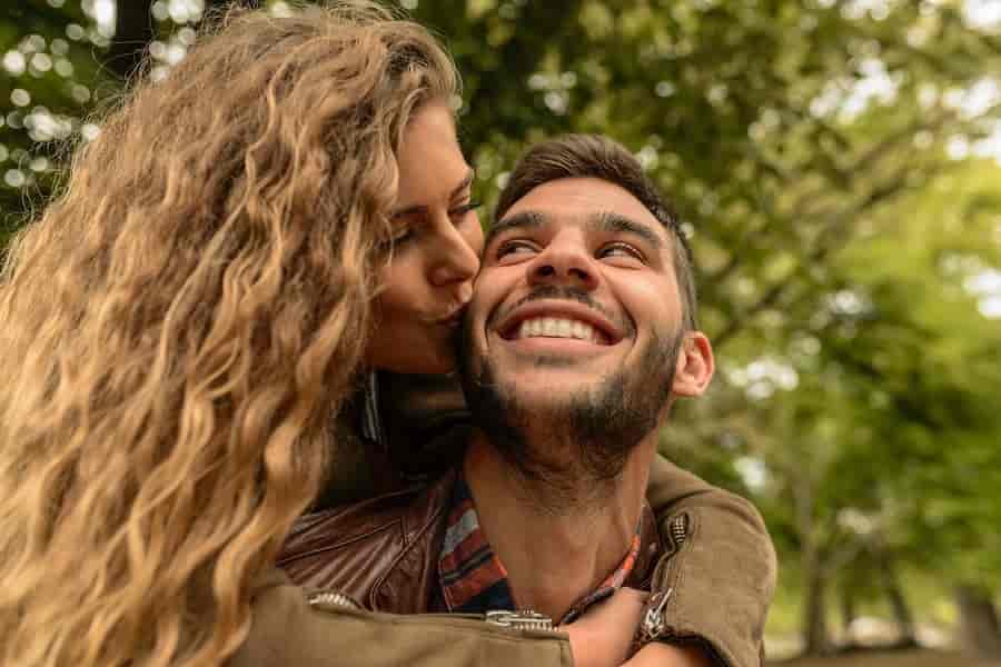 Woman kissing a man